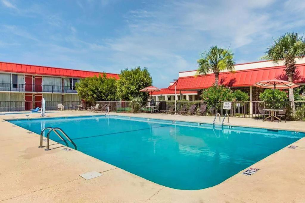 Готель Ramada By Wyndham Santee I-95 Екстер'єр фото